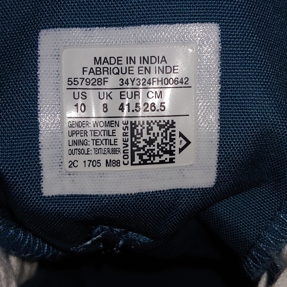 Velvet Converse - Picture 2 of 3